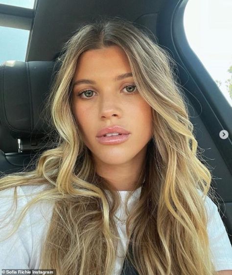 Sofia Richie Hair Color, Sophie Richie Hair, Stassi Schroeder Hair, Sophia Richie Hair, Byrdie Hair, Sofia Richie Hair, 2023 Hair, Dirty Blonde Hair, Honey Blonde Hair