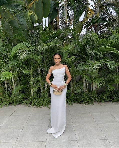 Satin Sleeves, White Solid Color, Sleeveless Prom Dress, Prom Dress Long, Elegant Outfit Classy, Dinner Dress Classy, Birthday Inspo, Elegant Dresses Classy, Prom Dresses Sleeveless