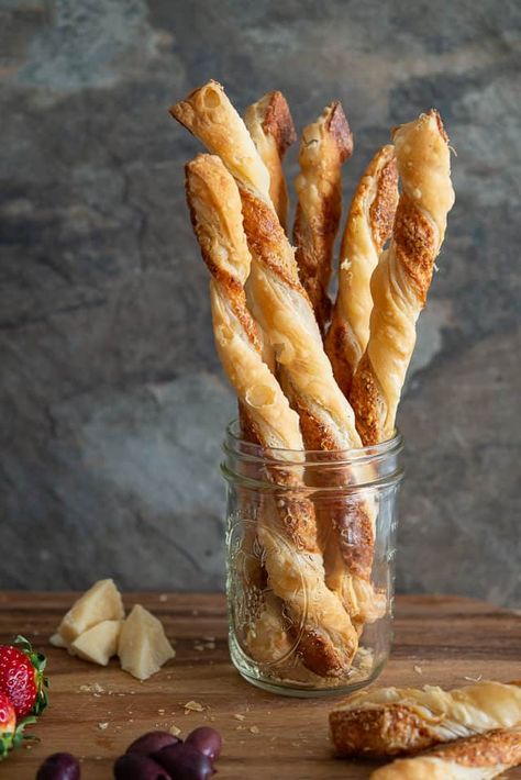 Puff Pastry Cheese Straws #cheese #appetizer #puffpastry #easy #recipe Puff Pastry Cheese Straws, Puff Pastry Cheese, Yummy Appetizers Parties, Cheese Twists, Cheese Puff Pastry, Puff Pastry Tart, Bread Sticks, Cheese Straws, Twisted Recipes