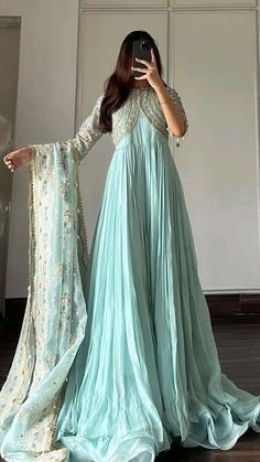 Fancy Outfits For Wedding, Pakistani Shaadi Outfit, Long Kurti Design, Traditional Dresses Indian, Maxi Dress For Wedding, Indian Long Dress, Gowns Dresses Indian, Maxi Dress Indian, Traditional Gown