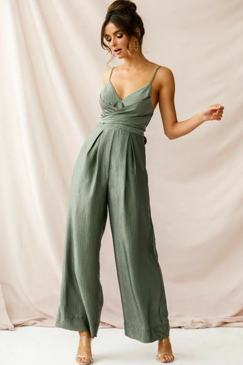 Sage Jumpsuit, Bridesmaids Jumpsuits, Pinstripe Jumpsuit, Jumpsuit Outfits, Paris Mode, Jumpsuit Outfit, Jumpsuit Summer, Wedding Guest Outfit Summer, White Dress Summer