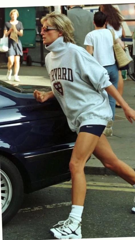 Princess Diana Fashion, Biker Shorts Outfit, Princes Diana, Diana Fashion, Lady Diana Spencer, Diana Spencer, Princesa Diana, Lady Diana, Mode Inspo