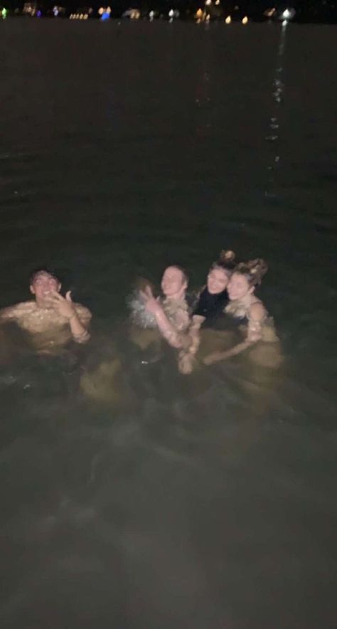 Swimming Friends, Night Walking Aesthetic, Lake Swimming, Sea Swimming, Ocean At Night, Night Swimming, Guy Best Friends, Summer Goals, Summer Plans