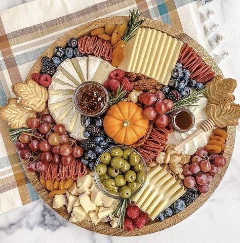 Appetizer Boards, 2023 Thanksgiving, Thanksgiving Food Crafts, Thanksgiving Charcuterie, Thanksgiving Table Decor Ideas, Fall Charcuterie, Charcuterie Appetizers, Friendsgiving Dinner Party, 23 Birthday