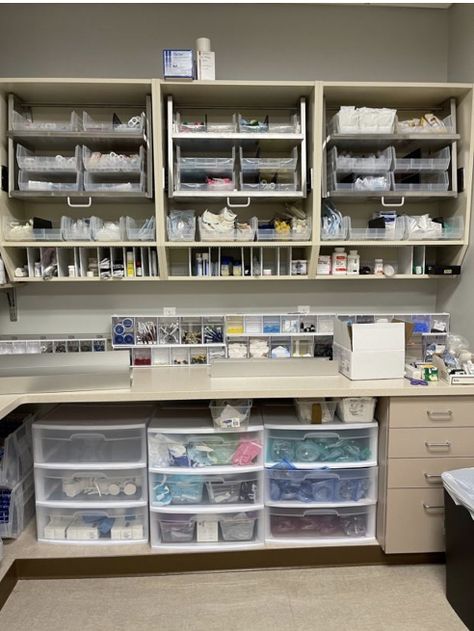 Phlebotomy Room Design, Veterinary Pharmacy Organization, Veterinary Pharmacy Design, Vet Office Organization Ideas, Organizing Medical Supplies, Dental Office Organization Ideas, Vet Clinic Organization, Veterinary Organization, Clinic Storage