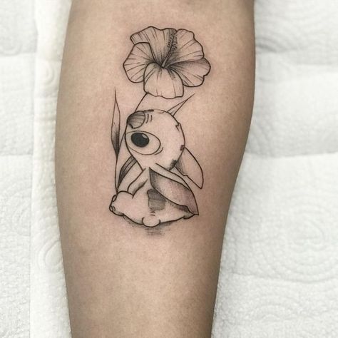 Black And White Stitch Tattoo, Disney Flower Tattoo, Lilo And Stitch Tattoo Ideas, Lilo Stitch Tattoo, Disney Stitch Tattoo, Lilo And Stitch Tattoo, Small Dragon Tattoos, Stitch Tattoo, Hibiscus Tattoo