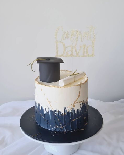 Congratulations on your graduation, David 🧑‍🎓🎉🎓 {Graduation} #graduationcake #goldsplattercake #goldsplatter #graduationhat #congratulationcake #werribeecakes #werribeecakes #werribeesouth #quandong #wyndhamharbour #wyndham #wyndhamvale #hopperscrossing #manorlakes #williamslanding #pointcookcakes #pointcook #sanctuarylakes College Cake, Splatter Cake, Congratulations Cake, Congratulations On Your Graduation, Wallpapers Galaxy, Grad Photography, Graduation Hat, Graduation Cakes, Random Things