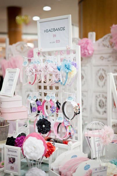 Love the wooden trellis stand Hair Bow Display Craft Show, Bow Display Craft Show, Display Craft Show, Craft Show Table, Hair Bow Display, Hair Accessories Display, Craft Fair Booth Display, Headband Display, Stall Display