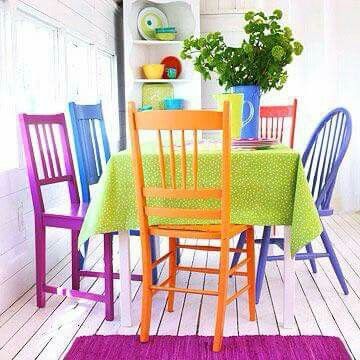 Color! Mismatched Chairs, Casual Dining Rooms, Dining Room Colors, Painted Chairs, Colorful Chairs, Funky Furniture, Design Del Prodotto, Design Case, Room Chairs