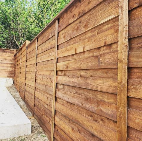 Check out these horizontal fence ideas and find the perfect fencing for your property. Private Fence Ideas, Horizontal Fence Ideas, Horizontal Wood Fence, Modern Wood Fence, Good Neighbor Fence, Horizontal Slat Fence, Laneway House, Decorative Fence Panels, Privacy Gate