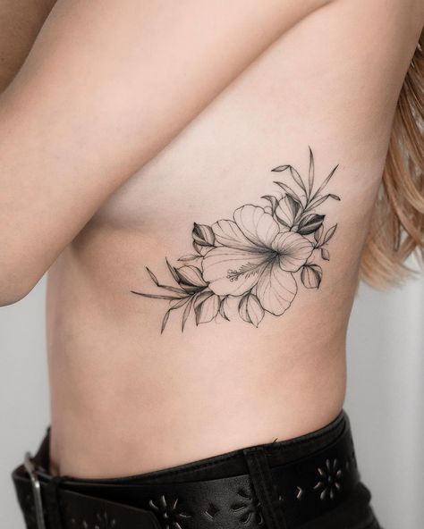 Ornamental Hibiscus Tattoo, Hibiscus Tattoo Side Ribs, Delicate Hibiscus Tattoo, Hibiscus Tattoo Collar Bone, Hibiscus Tattoo On Ribs, Hibiscus Floral Tattoo, Tattoo Ideas Hibiscus Flower, Fineline Hibiscus Tattoo, Hibiscus Tattoo Black And White