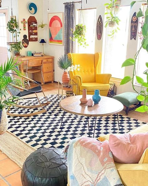 Chic Living Room Design, Checkerboard Rug, Colourful Living Room, Checkered Rug, Chic Living Room, Apartment Decor Inspiration, Rug Black, Decoration Inspiration, Apartment Inspiration