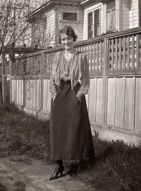 45 Charming Photos That Defined Fashion Styles of Edwardian Women ~ Vintage Everyday Edwardian Women, 1890s Fashion, 1900s Fashion, 1910s Fashion, Old Photography, 20th Century Fashion, Black And White Landscape, Evolution Of Fashion, Vintage Everyday