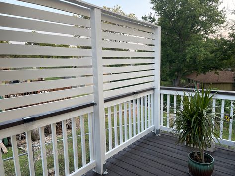 Privacy Screen On Deck Railing, Deck With Privacy Wall And Railing, Back Deck With Privacy Wall, Fence Additions For Privacy, Privacy Pool Deck, Beach House Privacy Fence, Second Floor Deck Privacy Ideas, Deck Privacy Railing, Townhouse Deck Privacy Ideas