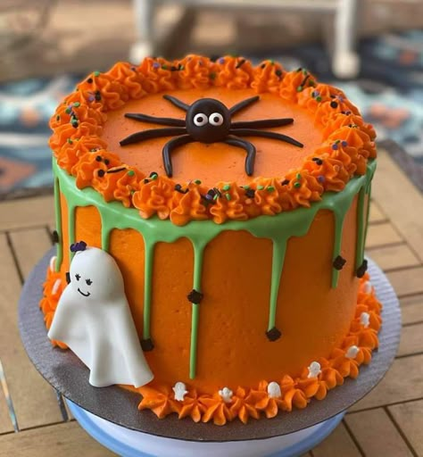 Halloween Cakes Easy Simple, Halloween Fondant Cakes, Halloween Drip Cake, Small Halloween Cakes, Kids Halloween Cake, Halloween Smash Cake 1st Birthdays, Simple Halloween Cakes, Easy Halloween Cake, Simple Halloween Cake Ideas