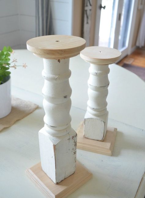 Farmhouse Candlesticks, Spindle Crafts, Wooden Candlesticks, Flat Decor, Diy Candle Holders, Diy Holz, Diy Farmhouse Decor, Diy Farmhouse, Outdoor Wood