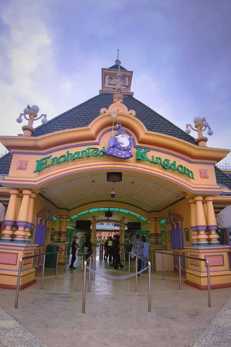 Enchanted Kingdom Philippines, Enchanted Kingdom, Fake Pics, Blue Butterfly Wallpaper, Manila Philippines, Travel Vlog, 2024 Vision, Butterfly Wallpaper, Blue Butterfly