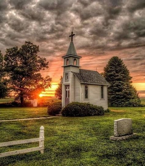 Abandoned Churches, Old Country Churches, Church Pictures, Take Me To Church, Scenery Pictures, Country Church, Old Churches, Cathedral Church, Church Architecture