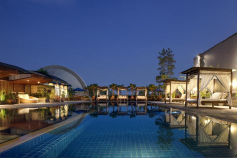 Aryaduta Hotel Bandung or it's often called Hotel Aryaduta is located in West Java province, Indonesia. Staycation Hotel, Hotel Bandung, Hotel Staycation, Bandung City, West Java, Grand Mosque, Historical Places, Tourist Places, Famous Places