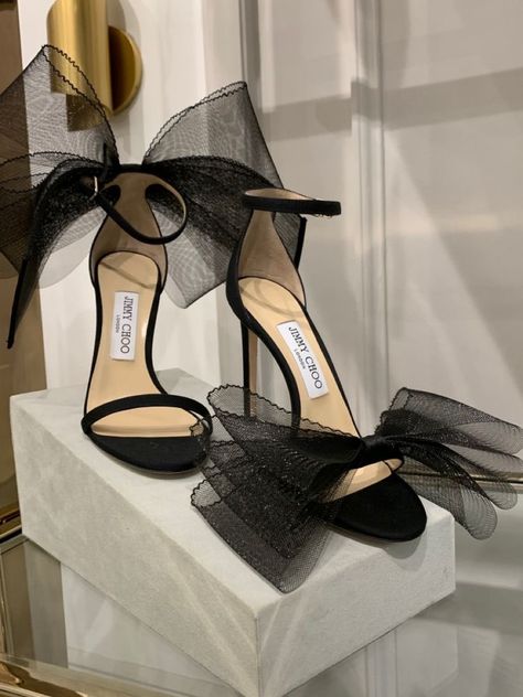 Gala Shoes, Jimmy Choo Aveline, Jimmy Choos, Heels Aesthetic, Chic Heels, Jimmy Choo Heels, Aesthetic Shoes, Patent Leather Heels, Jimmy Choo Shoes