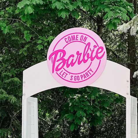 Barbie Themed Classroom, Barbie Classroom, Barbie Party Theme, Barbie Decor, Barbie Event, Barbie Malibu, Bday Stuff, Carnival Birthday Party Theme, Barbie Party Decorations