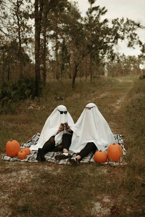 Halloween Photo Shoot, Halloween Jason, Sheet Ghost, Ghost Photography, Halloween Photo, White Sheet, Ghost Photos, Love Halloween, Halloween Photoshoot