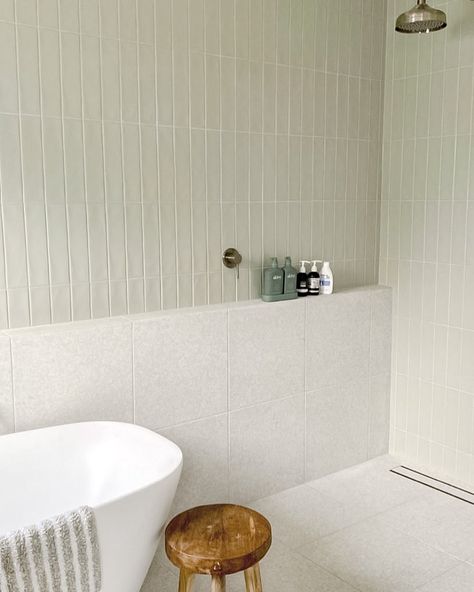 Sage And White Bathroom, Simple Ensuite, Sage Green Tile, Bathroom Hamptons, Terrazzo Bathroom, Green Tile Bathroom, Subway Tiles Bathroom, Neutral Bathroom, White Terrazzo