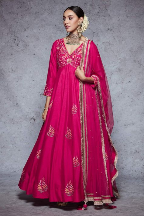 Buy Pink Base Fabric Silk Embroidery Round Floral Motif Kurta Sharara Set For Women by Label Niti Bothra Online at Aza Fashions. Rani Pink Anarkali Suit, Angrakha Anarkali, Mehendi Dresses, Floral Anarkali, Anarkali Designs, Pink Anarkali, Rani Pink, Embroidered Anarkali, Anarkali Dress Pattern