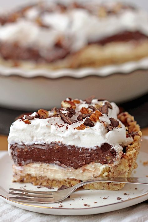 Arkansas Possum Pie - Easy Pie Perfect For Thanksgiving Arkansas Opposum Pie, Thanksgiving Peanut Butter Pie, Possum Pie Southern Living, Easy Thanksgiving Dessert Chocolate, Mud Pie Dessert, Opossum Pie Recipe, Easy Pie Thanksgiving, Chocolate Thanksgiving Deserts, Pecan Crust Pie Dessert Recipes