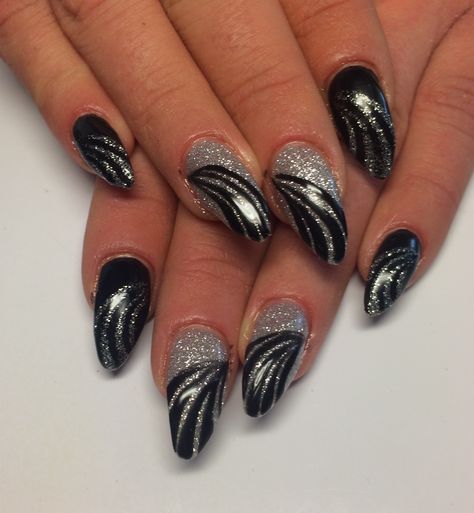 Cosmic Nail Art Designs, Black Nails With Silver Design, Red And Green Nails, Nail Art Designs Simple, Summer Nails Coffin, Winter Nail Art Designs, Acrylic Nails Designs, Silver Nail Designs, Black Nails With Glitter