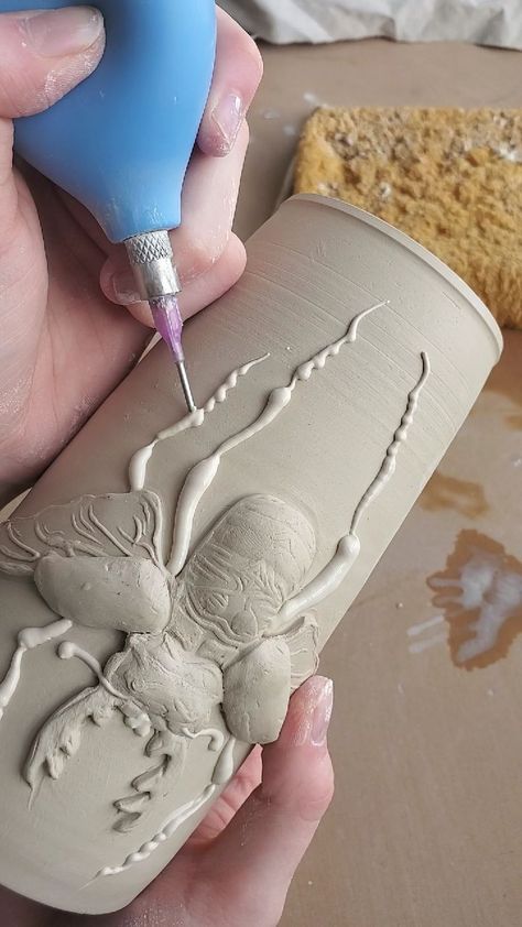 Ceramic Carving Designs, Beetle Ceramic, Ceramic Beetle, Ceramic Bug, Beetle Sculpture, Pottery Crafts, Pottery Classes, Ceramics Pottery Art, Ceramics Projects