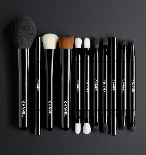 Les Pinceaux de CHANEL Makeup Brushes - Makeup | CHANEL Chanel Makeup Brush Set, Chanel Make Up Brushes, Chanel Brush Set, Expensive Makeup Brushes, Luxury Makeup Brushes, Dior Makeup Brushes, Mackup Brushes, Coco Chanel Makeup, Chanel Makeup Products