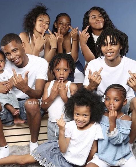 Black Family Of 6 Photoshoot, Blended Black Family, Black Family Outfits, Big Family Black, Family Goals Black, Family Pictures Black People, Family Photo Ideas Black Family, Young Black Family Goals, Black Family Pictures