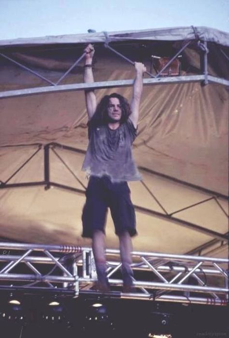 Matt Cameron, Pearl Jam Eddie Vedder, Grunge Guys, Grunge Music, Eddie Vedder, Chris Cornell, Pearl Jam, Alternative Rock, Pretty Men