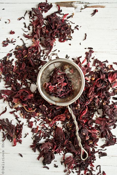 Hibiscus Tea Benefits, Hibiscus Flower Tea, Hibiscus Leaves, Healing Tea, Hibiscus Plant, Mushroom Coffee, Healthy Teas, Hibiscus Tea, Tea Benefits