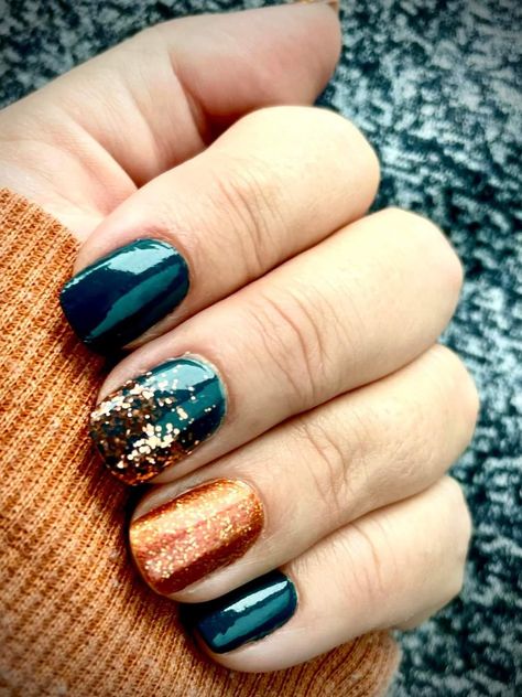 Fall Nails 2022 Green And Gold, Cinnamon Color Nail Designs, Thanks Giving Nails Color, Teal Nails For Fall, Fall Nails Jewel Tone, Short Nails Ideas Autumn Square, Dip Powder Nails Thanksgiving, Navy Nails Fall, Pretty October Nails