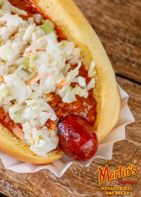 These Carolina-Style Slaw Dogs topped with beef chili and creamy cole slaw are the ultimate tailgating food for all those outdoor festivities. Arrive early to get prime parking, then grill out on your tailgate for some pre-show food and fun before your evening extravaganza! Hotdogs Ideas, Chicago Dog Recipe, Carolina Slaw, Creamy Cole Slaw, Hot Dog Chili Sauce Recipe, Carolina Recipes, Hot Dog Sauce Recipe, Slaw Dog, Hot Dog Chili Sauce