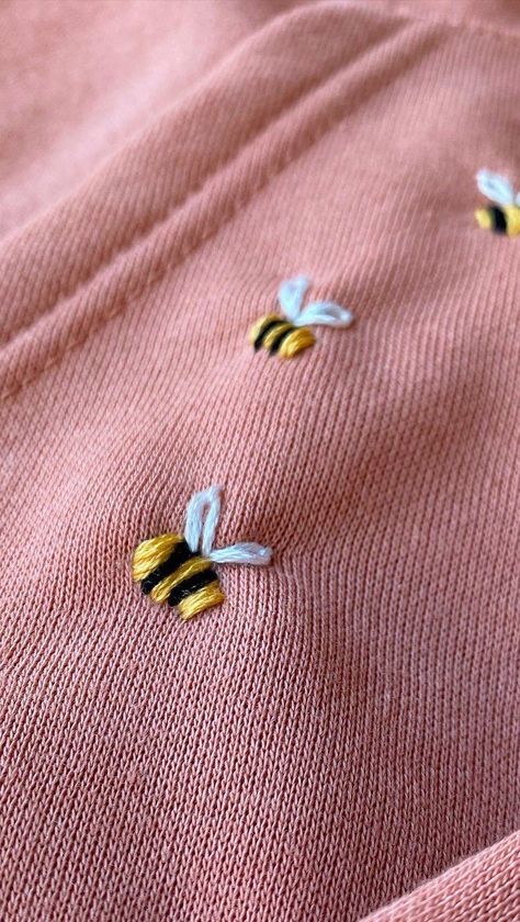 Embroidered Bugs Simple, Easy Bee Embroidery, Easy Clothing Embroidery Ideas, Simple Clothes Embroidery, Tank Top Embroidery Ideas, Punk Embroidery Patterns, Cool Embroidery Ideas Simple, Cute Embroidery Design, Cute Little Embroidery Designs