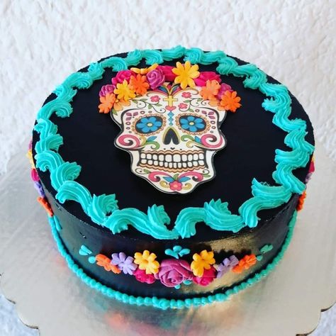 Dia De Los Muertos Cake Ideas, Sugar Skull Cakes, Rip 20s, Day Of The Dead Cake, Birthday Festivities, Day Of The Dead Wedding, Dia De Los Muertos Decorations Ideas, Halloween Cake Decorating, Fiesta Cake