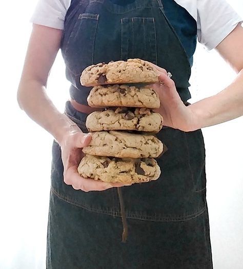 Walnut Chocolate Chip Cookies, Giant Cookie, Sprinkle Cookies, Savoury Cake, Homemade Chocolate, Cookies Recipes Chocolate Chip, Cookie Desserts, Vegetarian Chocolate, Chocolate Cookies