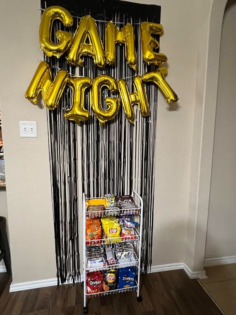 Retro Game Night Party Ideas, Game Night Decor Ideas, Game Night Decorations Ideas Diy, Game Night Photo Backdrop, Diy Game Night Decorations, Game Night Party Decor, Dorm Party Ideas, Games Night Decor, Game Night Set Up