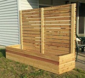 Picture of HOW TO BUILD MULTI-USE RAISED BED PLANTERS WITH PRIVACY PANELS Raised Bed Planters, Balcon Mic, Privacy Planter, Raised Planter Beds, Patio Privacy, Planter Beds, Privacy Landscaping, Backyard Privacy, Privacy Fences