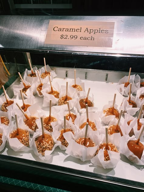 Caramel Apple Aesthetic, Fall Market Ideas, Carmel Apples Aesthetic, Fall Festivities, Fall Market, Fall Festival Aesthetic, Fall Fair, Carmel Apple Halloween, Caramel Apple Fall Aesthetic