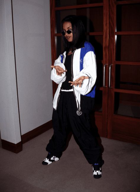 Aaliyah 1995, 90s Outfit Party Hip Hop, Aaliyah Fashion, 90s Hip Hop Outfits, Aliyah Outfits 90s, Hip Hop Outfit, Aaliyah Outfits, Throwback Outfits, 2000s Hip Hop