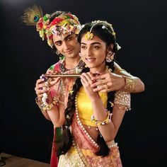 Radha Krishna Holi, Krishna Gif, Radhe Krishna Wallpapers, Attractive Eyes, Krishna Songs, Jai Shree Krishna, Krishna Radha Painting, Radha Krishna Images, Radha Krishna Pictures