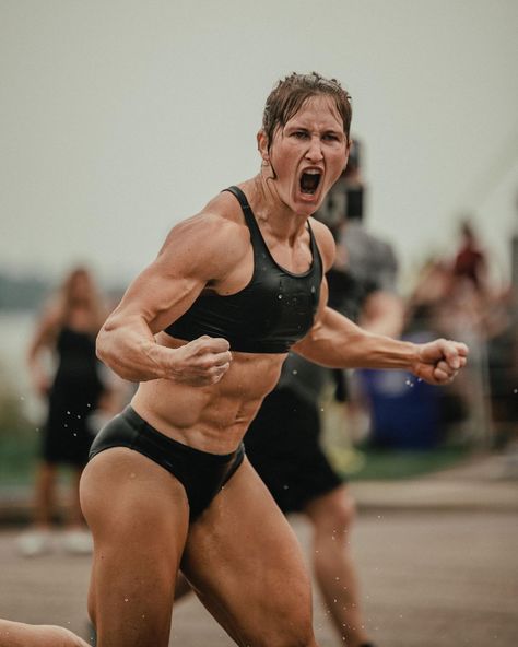 Tia-Clair Toomey-Orr Female Crossfit Athletes, Buff Women, Crossfit Women, Crossfit Athletes, Female Anatomy, Poses References, Dynamic Poses, Fitness Models Female, Muscle Girls