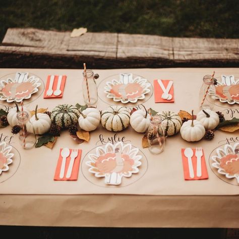 Thanksgiving Table Settings Centerpieces, Thanksgiving Decorations Table Setting, Kid Friendly Thanksgiving, Thanksgiving Decorations Diy Table, Thanksgiving Table Settings Diy, Thanksgiving Dinner Table Setting, Thanksgiving Dinner Table Decorations, Kids Table Set, Thanksgiving Kids Table