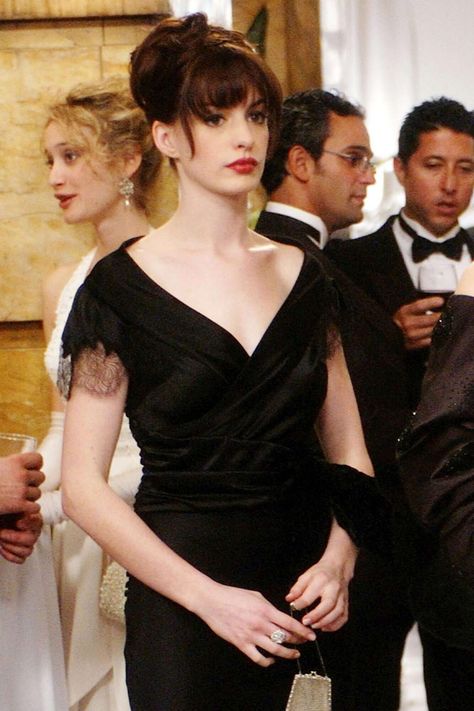 The Devil Wears Prada - 2006 Decoy Bride, Most Iconic Dresses, 27 Dresses, I Love Cinema, Devil Wears Prada, Iconic Dresses, Black Gown, Anne Hathaway, Romantic Comedy