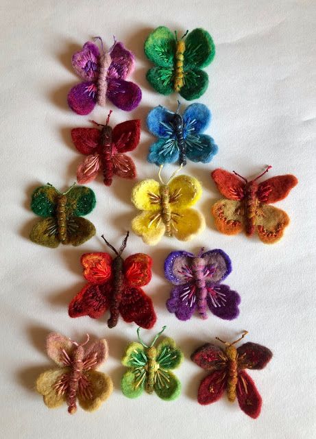 felted butterflies from scraps of wool! Spring Needle Felting, Felted Butterfly, Colourful Butterfly, Insect Brooch, Felting Diy, Waldorf Crafts, Needle Felting Diy, Felted Wool Crafts, Butterfly Insect