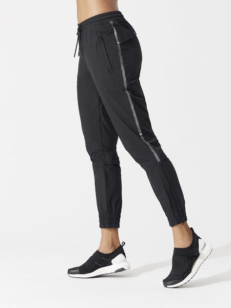 Training Stretch Pants in Black by Adidas By Stella Mccartney from Carbon38 Ladies Sports Wear Outfits, Training Outfit Women, Sports Wear Outfits, Fashion Activewear, Super Suit, Adidas Training, Sports Wear Women, Stylish Hoodies, Casual Skirt Outfits